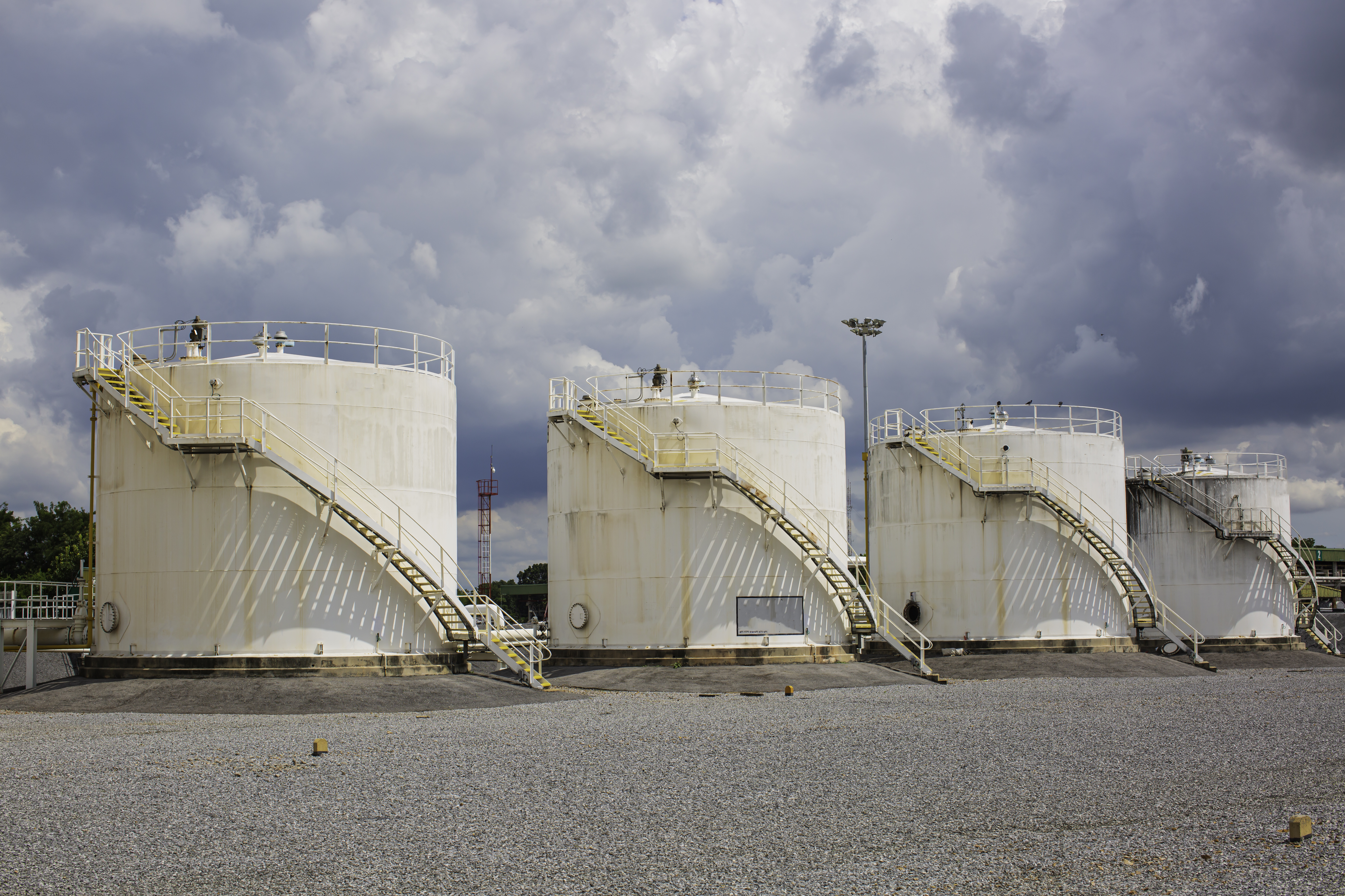 Petrochemische procestoren en leidingwerk